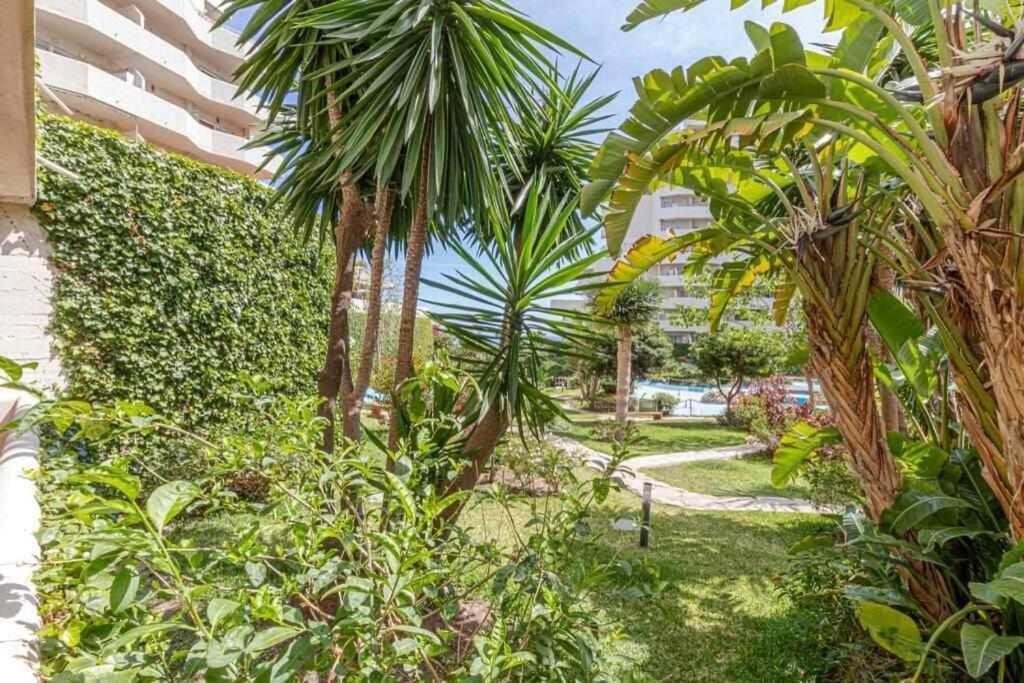 797 Holiday Rentals- Precioso Piso Con Vistas Al Jardin En Benalbeach Беналмадена Екстериор снимка
